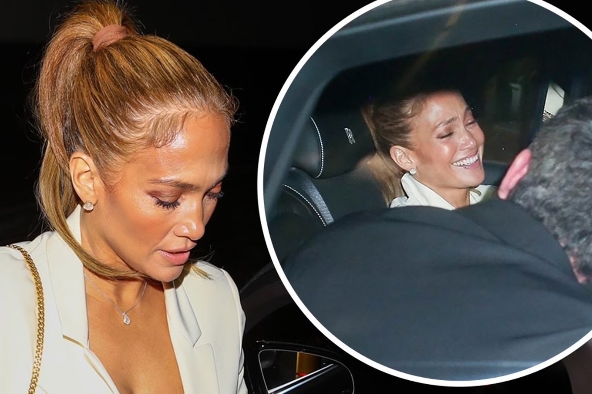 Jennifer Lopez REPLACES Ben necklace with her own name in diamonds as